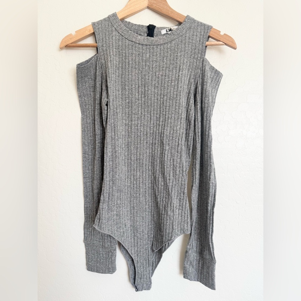 NWT LNA Ashley Jane cold shoulder ribbed grey long-sleeve bodysuit size Large - Picture 2 of 5